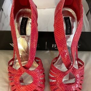 White House Black Market Size 7 - Coral Shoes